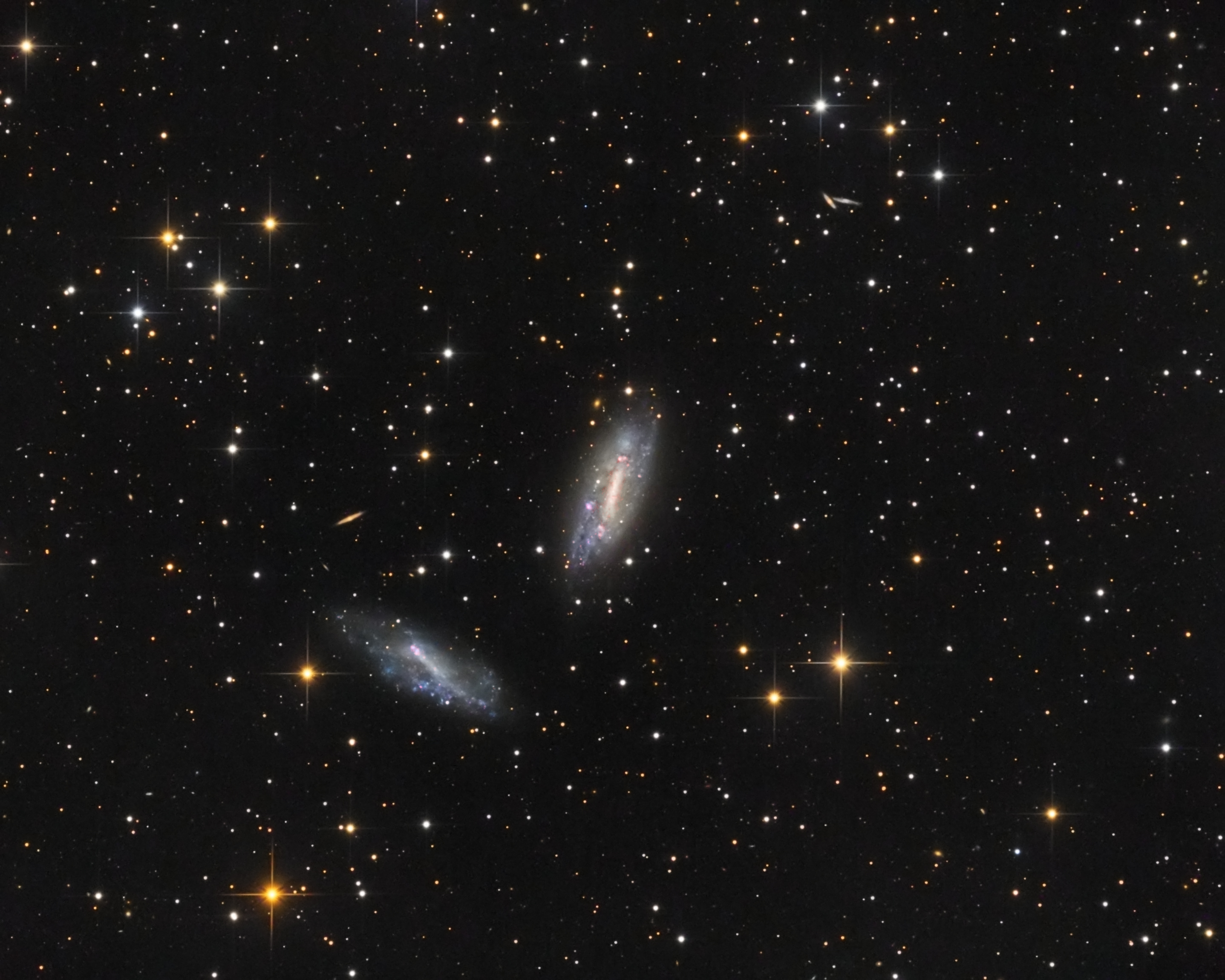 Пара взаимодействующих галактик NGC672 и IC1727 в созвездии Треугольник