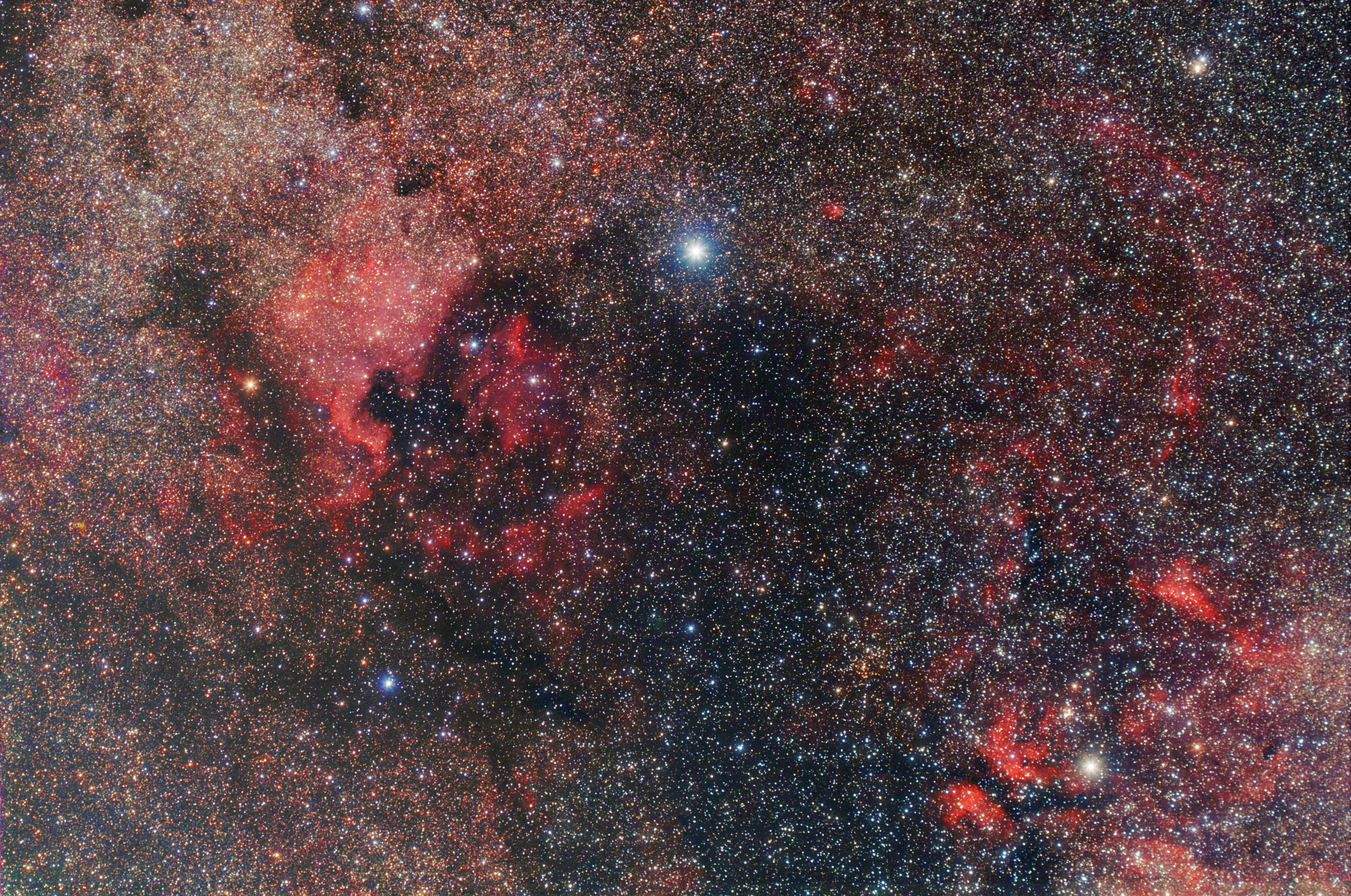 NGC 7000 и окресности.